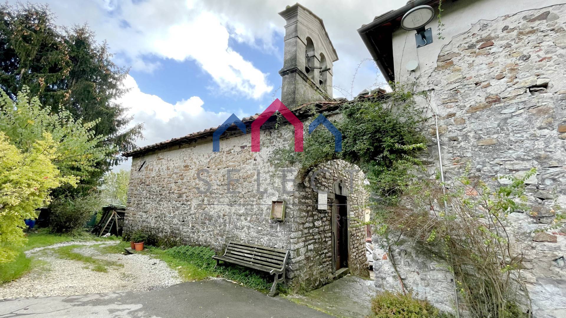 Casa indipendente con terrazzo a Borgo a Mozzano
