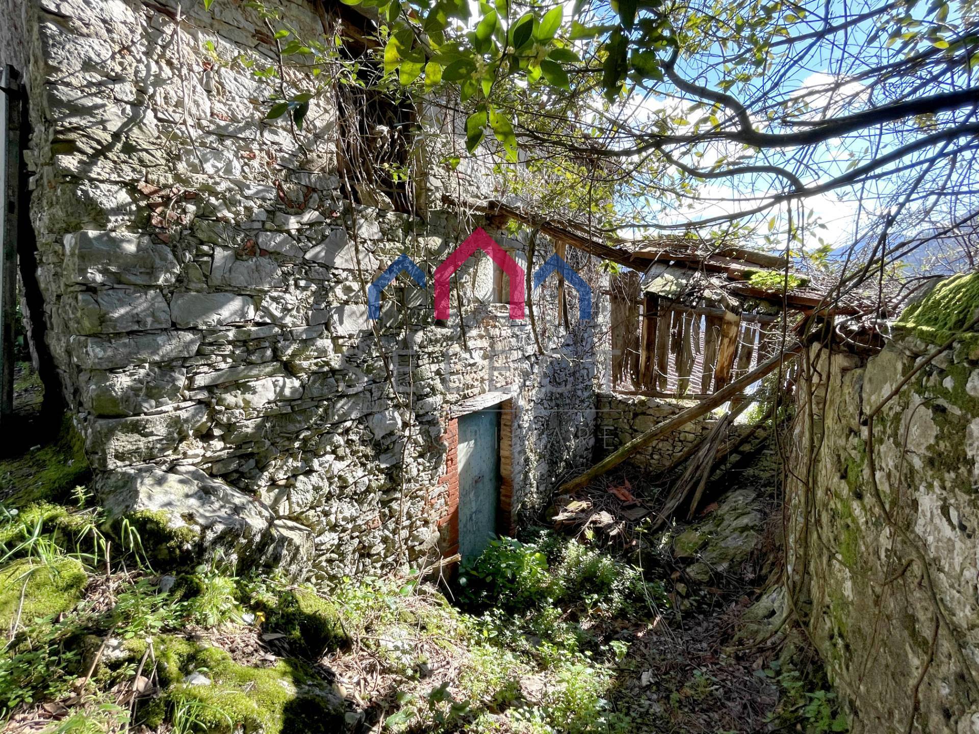 Rustico in vendita a Pescaglia, Villa a Roggio