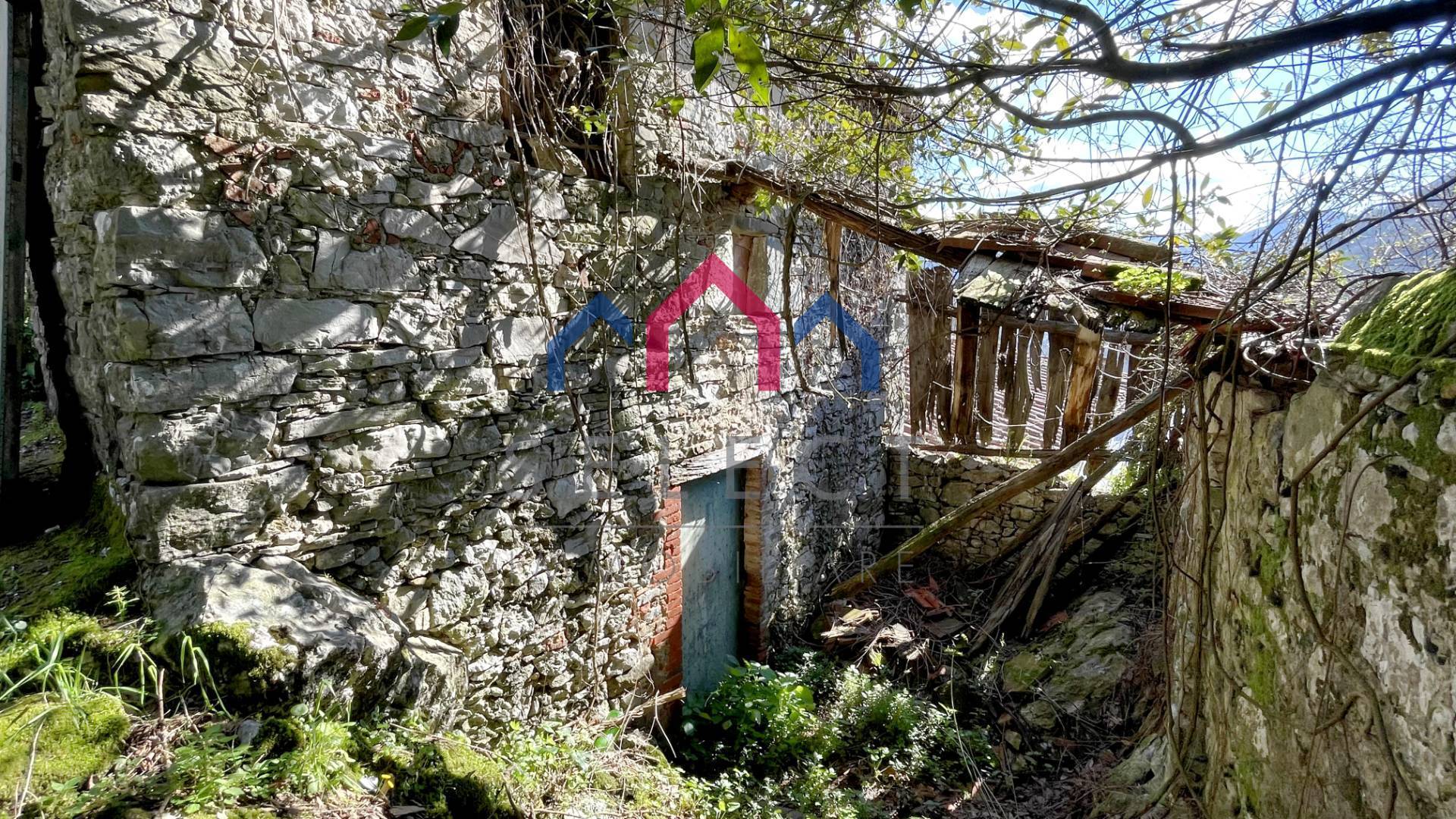 Rustico in vendita a Pescaglia, Villa a Roggio