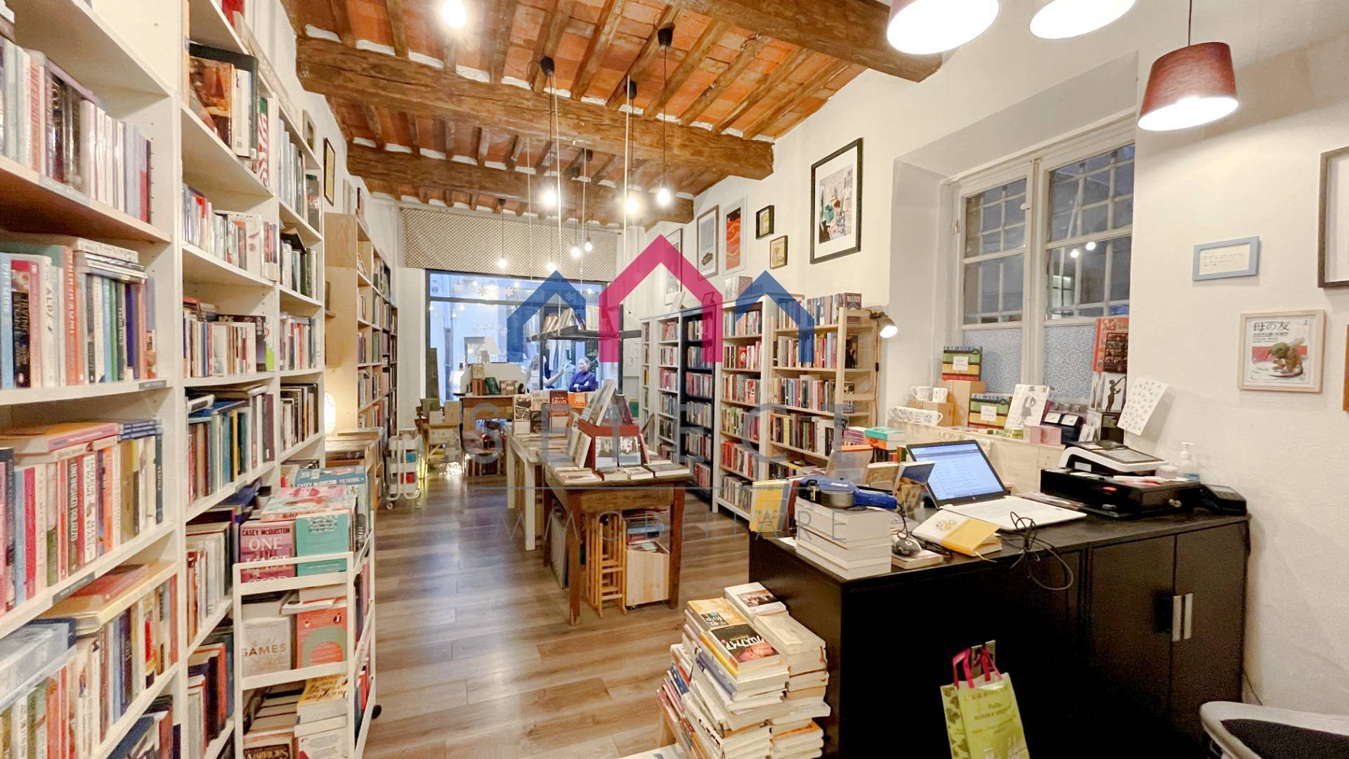 Locale commerciale in vendita a Lucca, Centro storico