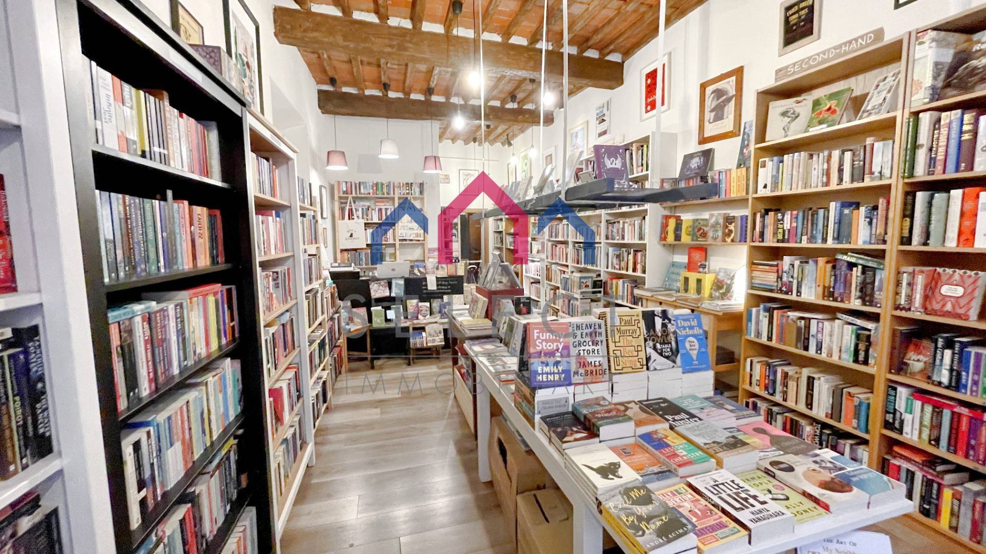 Locale commerciale in vendita a Lucca, Centro storico