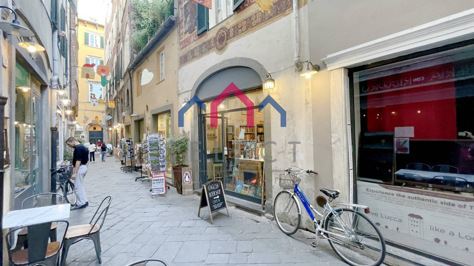 Locale commerciale in vendita a Lucca, Centro storico