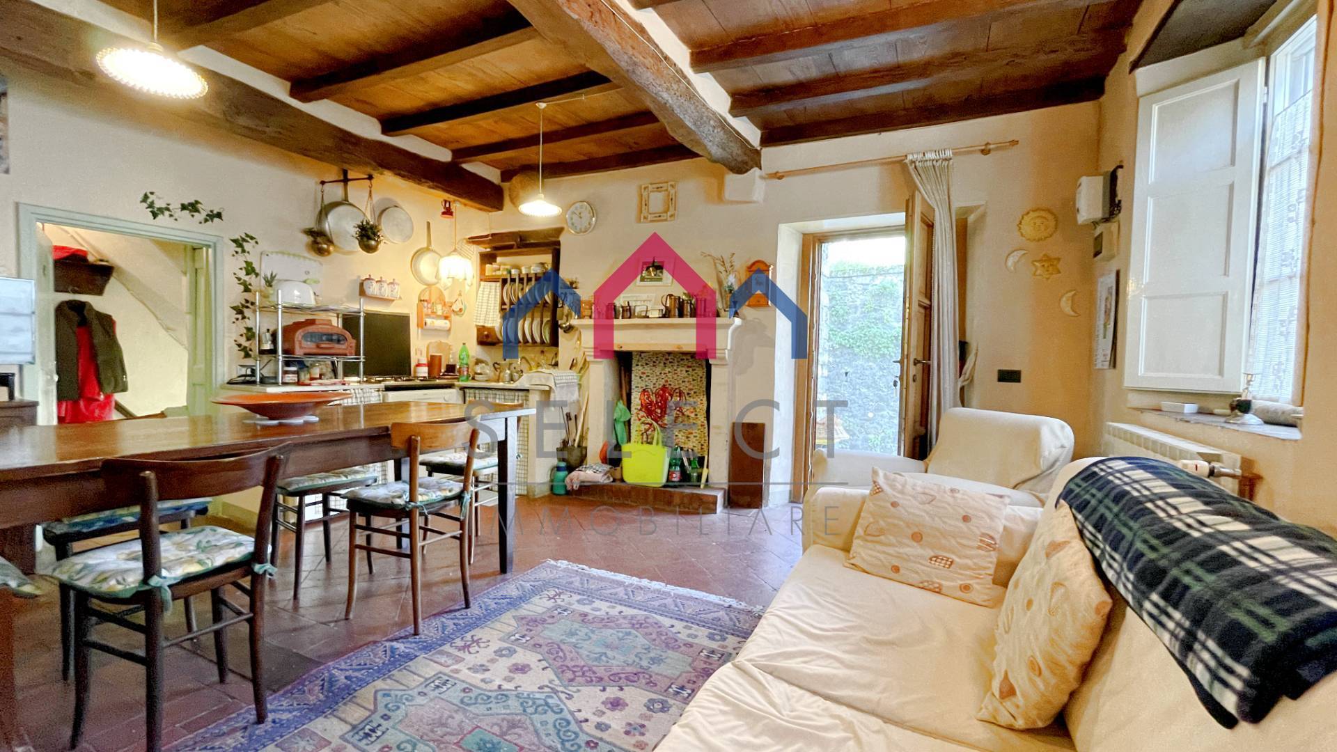 Appartamento indipendente in vendita a Borgo a Mozzano, Cune