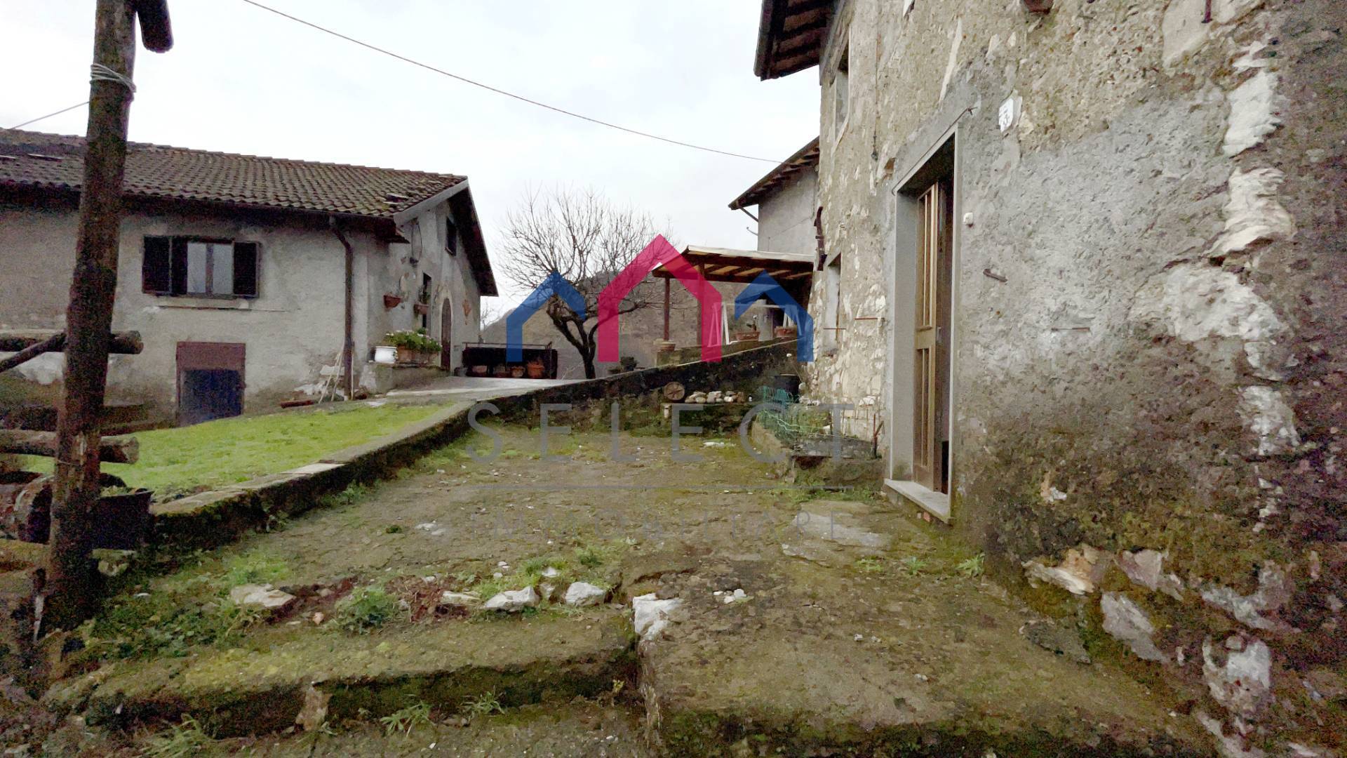 Rustico in vendita a Castelnuovo di Garfagnana