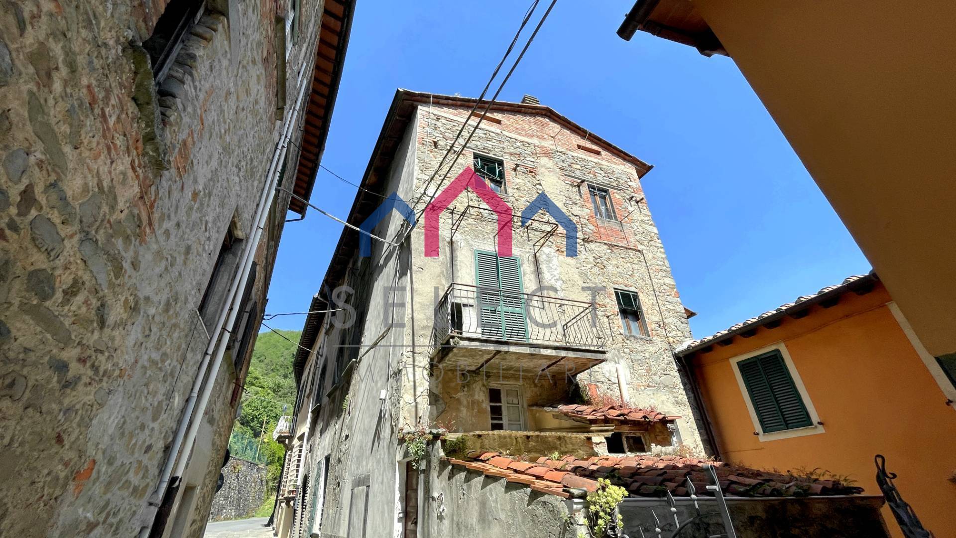 Palazzi in vendita a Villa Basilica