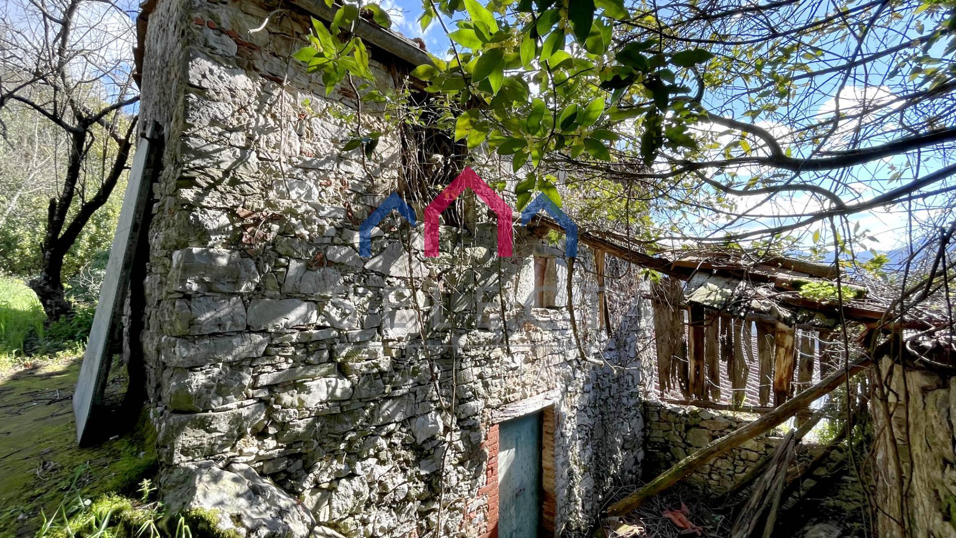 Rustico in vendita a Pescaglia, Villa a Roggio