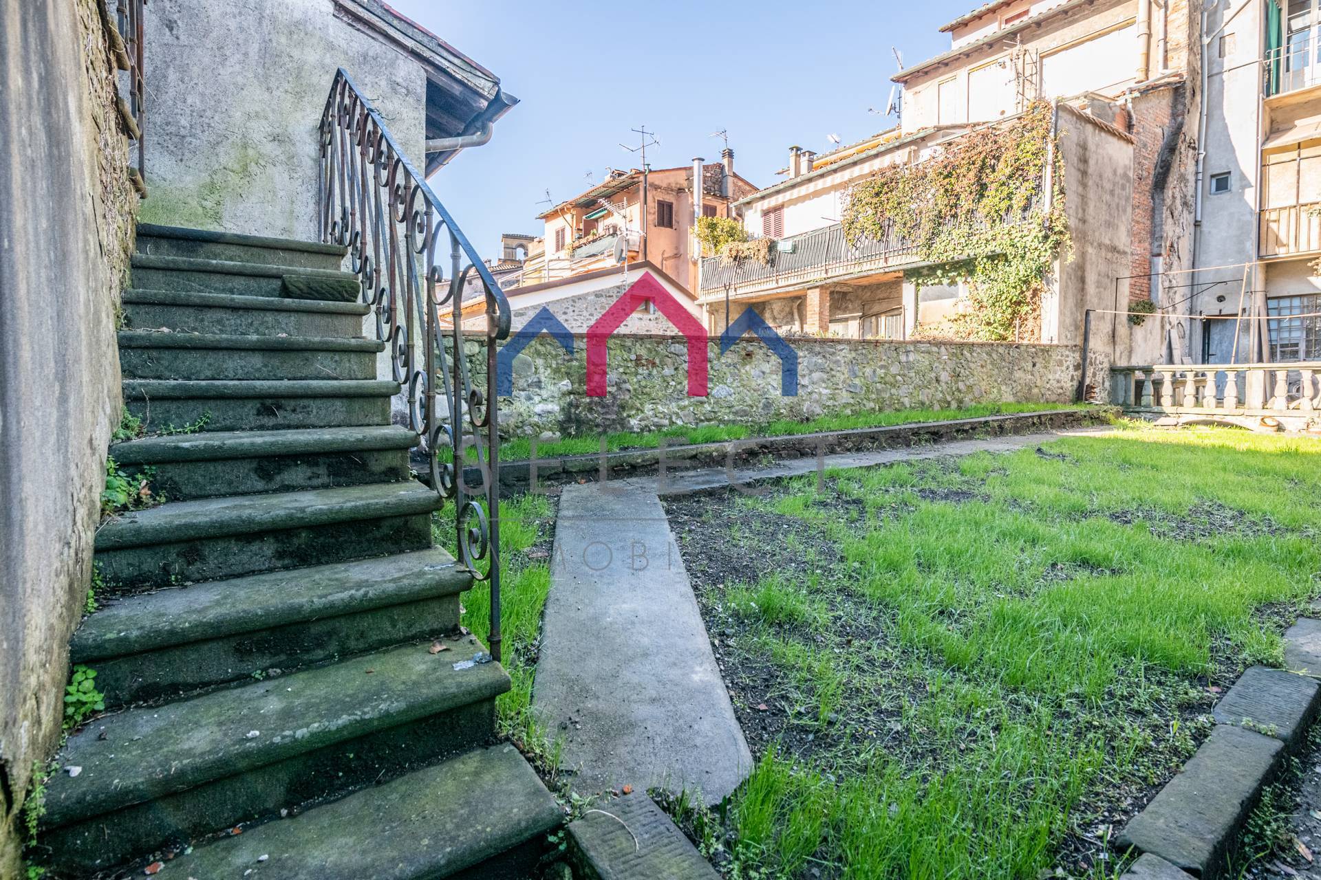 Palazzi in vendita a Borgo a Mozzano, capoluogo