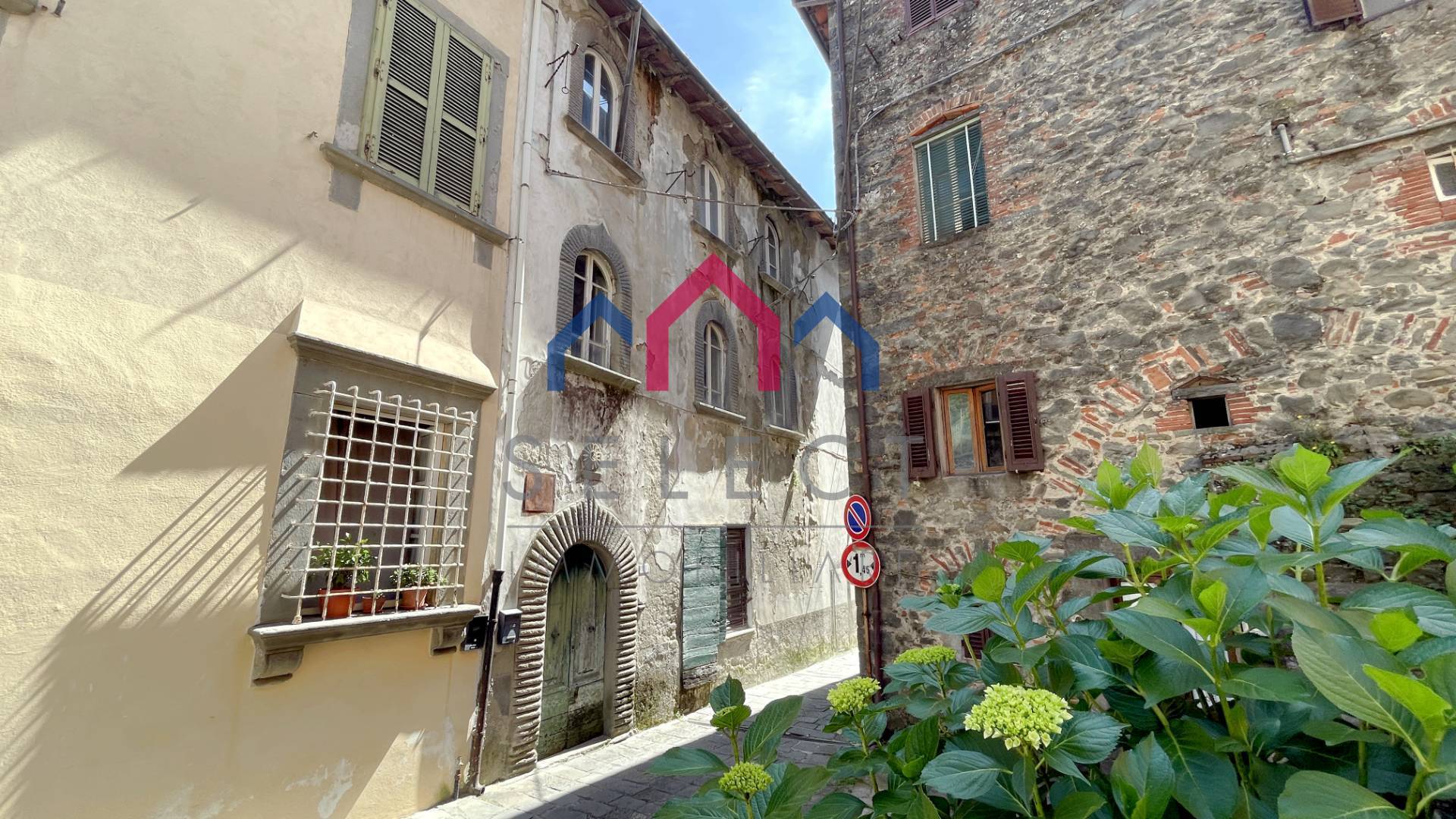 Palazzi in vendita a Villa Basilica