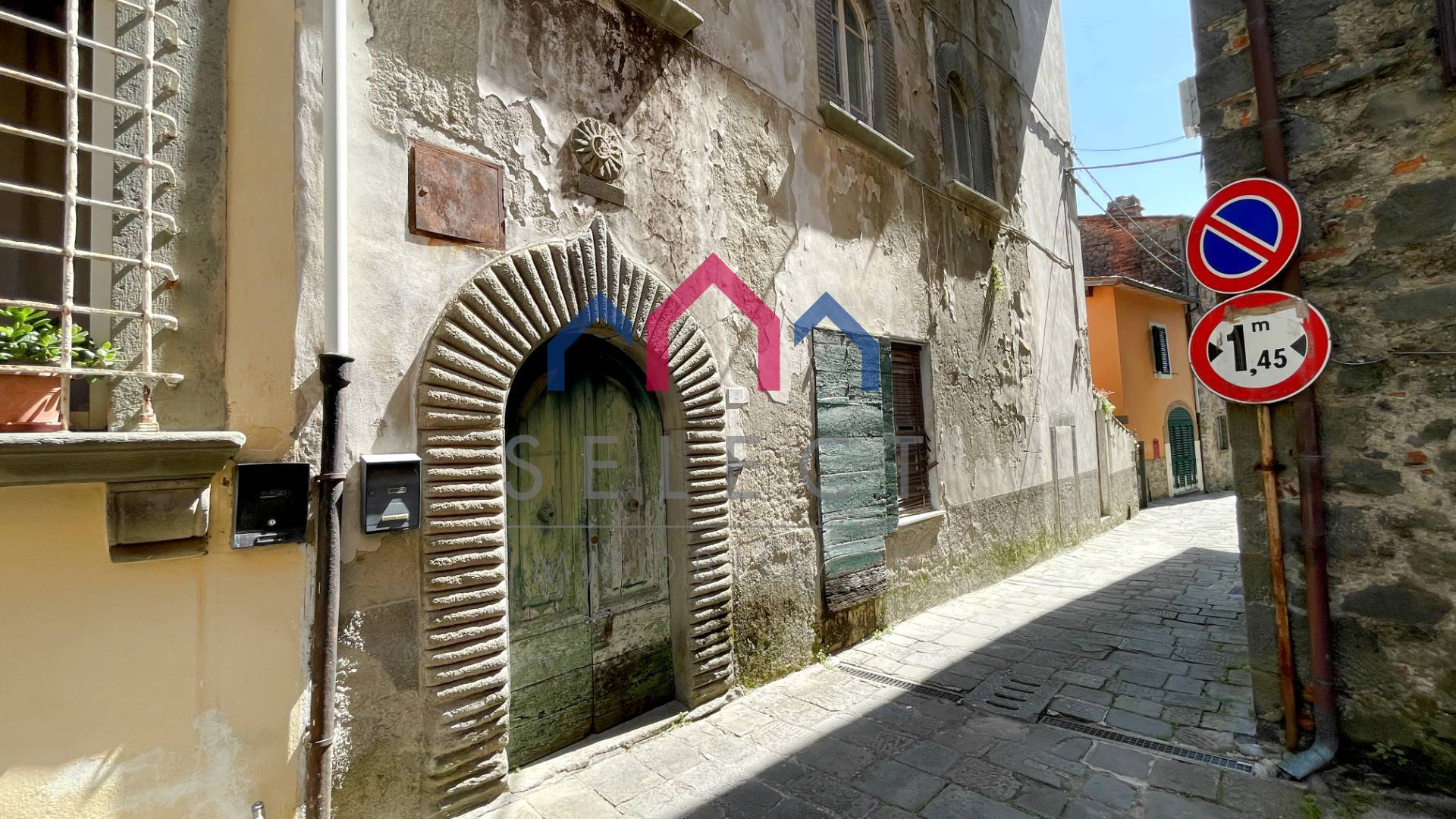 Palazzi in vendita a Villa Basilica