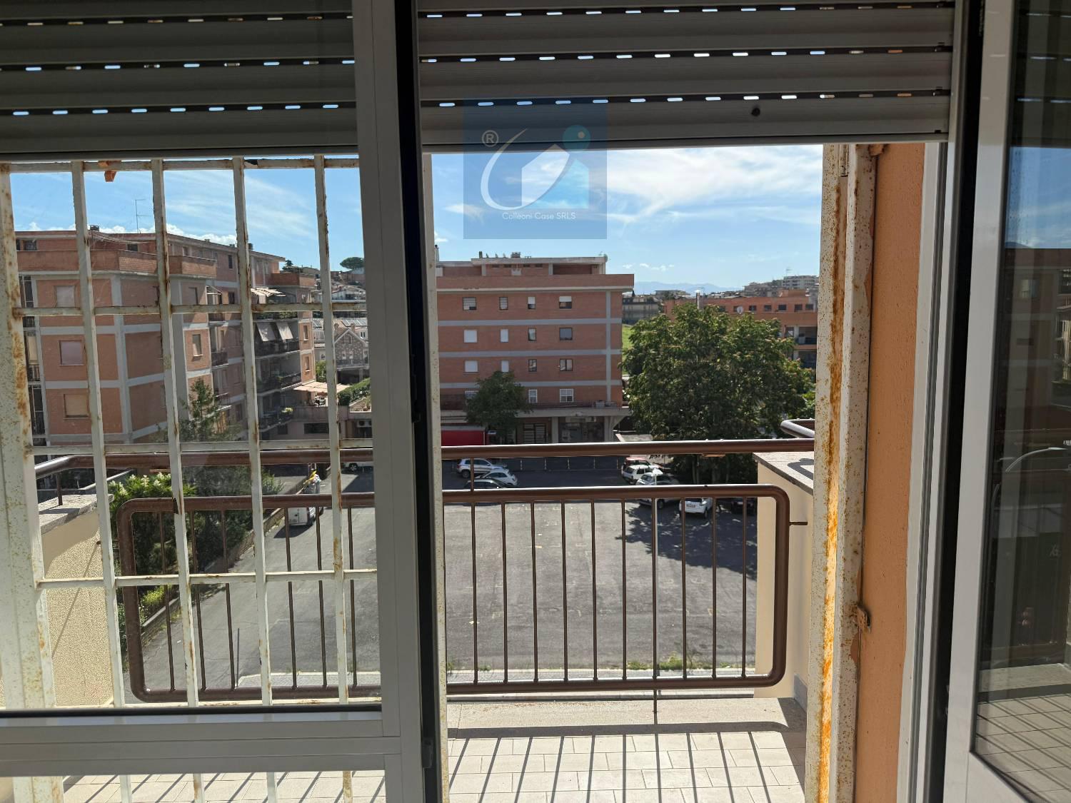 Trilocale con box a Mentana