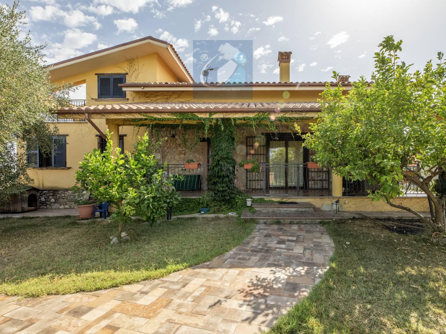 Villa con giardino a Montelibretti