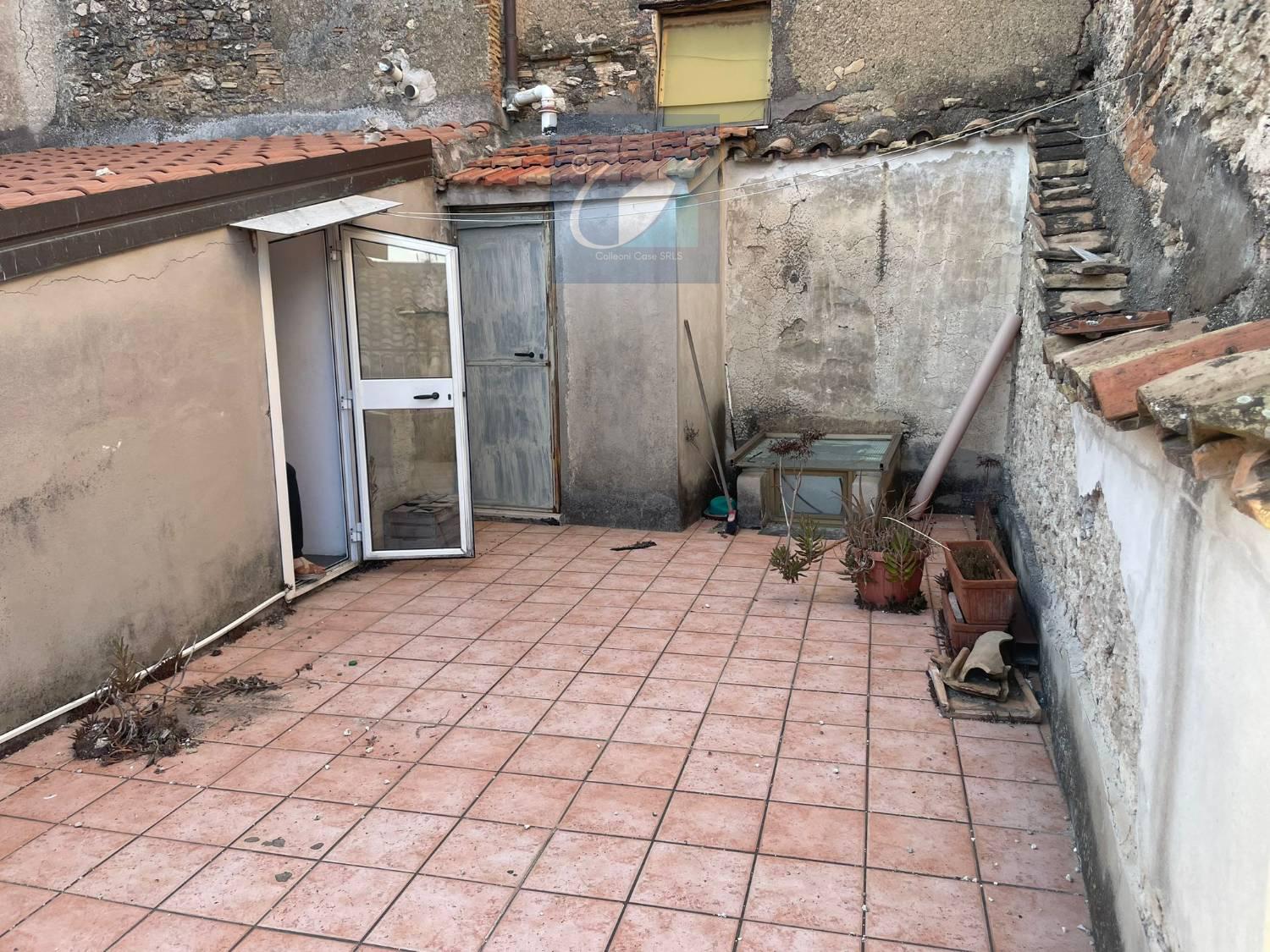 Stabile/Palazzo da ristrutturare a Monterotondo