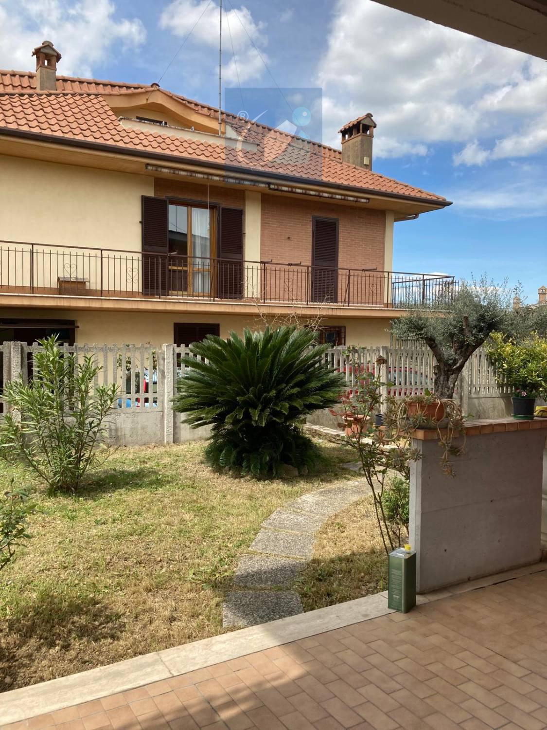 Villa Bifamiliare con giardino a Mentana