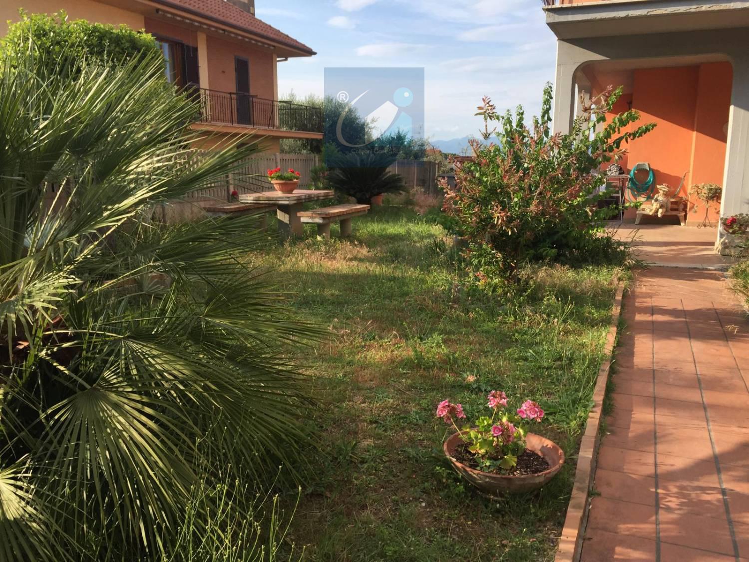 Villa Bifamiliare con giardino a Mentana