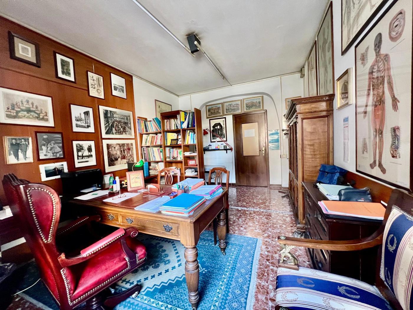 Trilocale con box a Roma