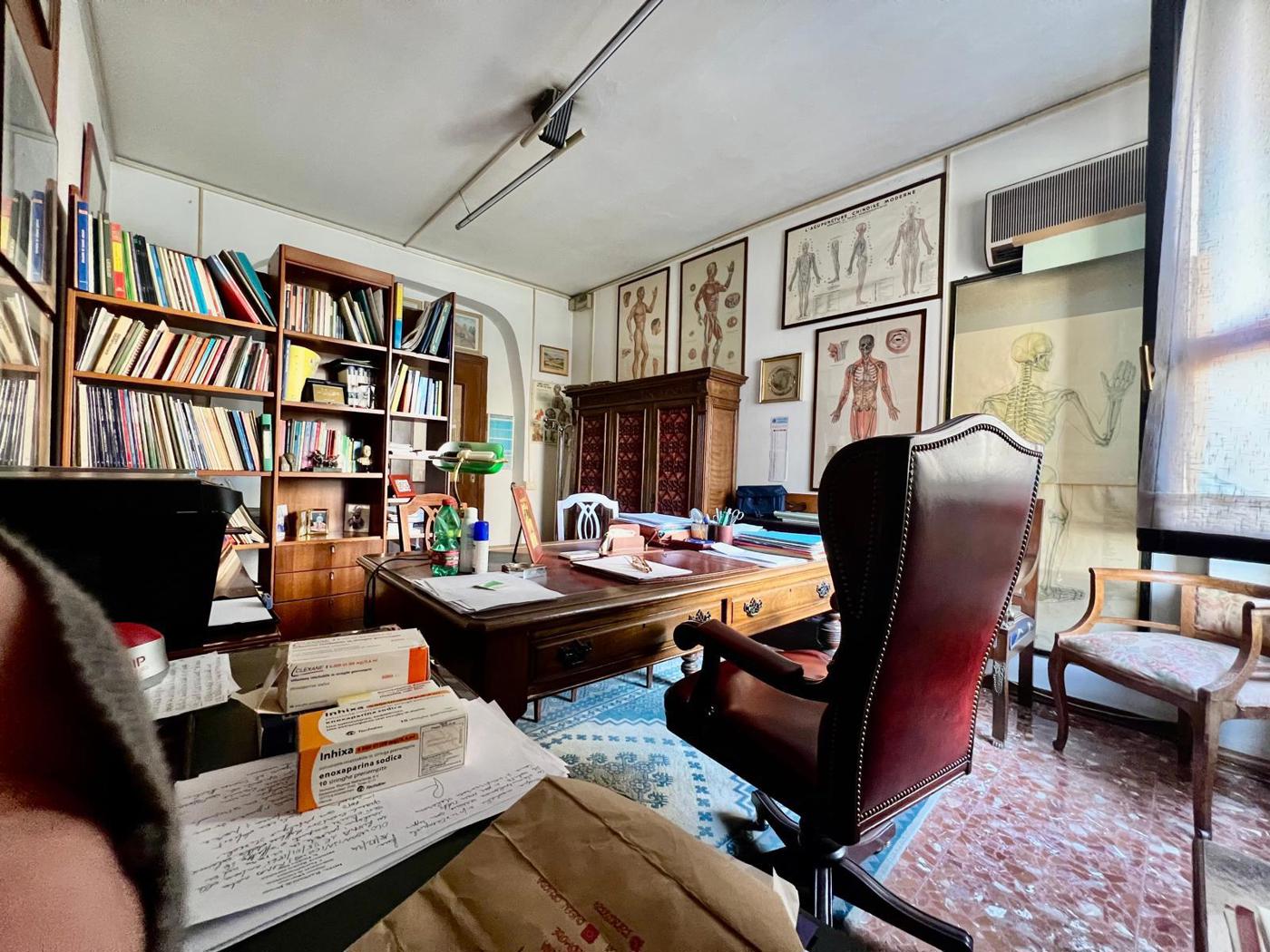 Trilocale con box a Roma