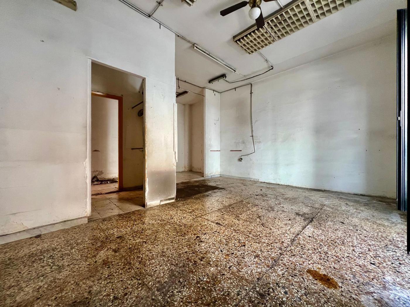 Negozio da ristrutturare a Roma