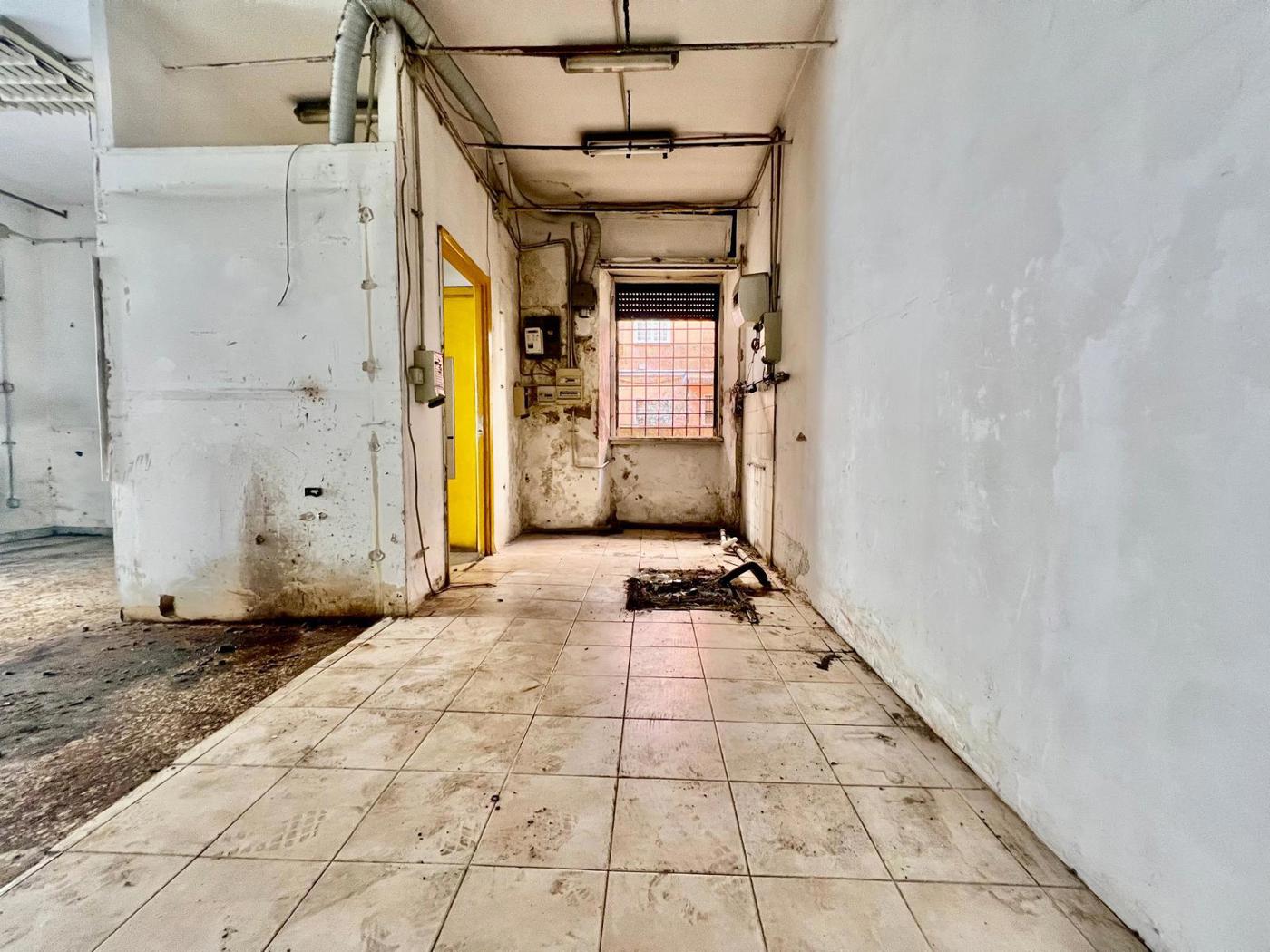 Negozio da ristrutturare a Roma
