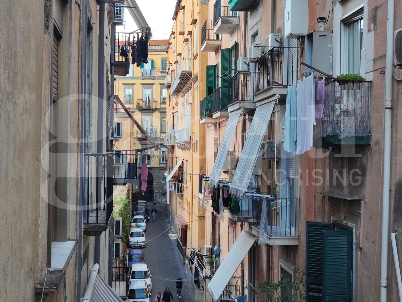 Trilocale da ristrutturare a Napoli