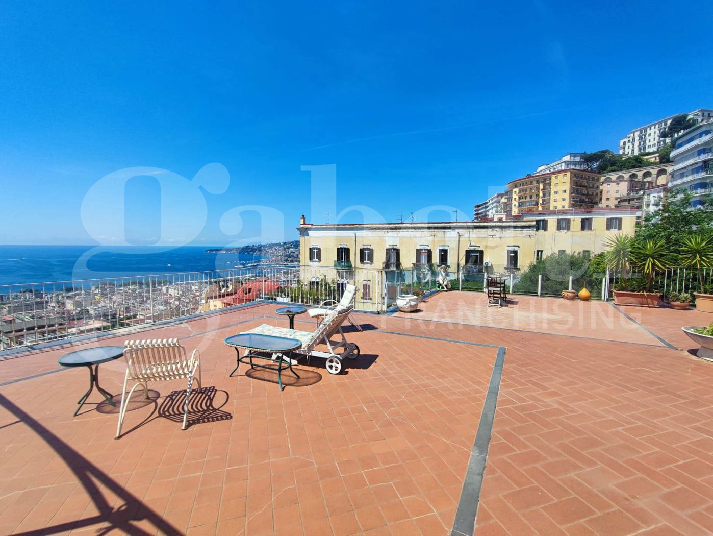 Appartamento in vendita a Napoli