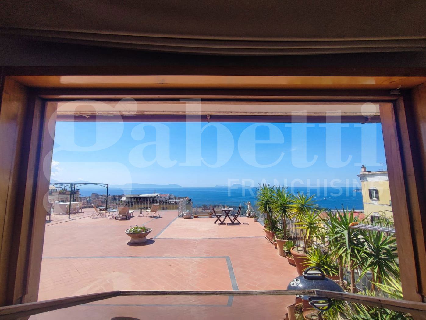 Appartamento in vendita a Napoli