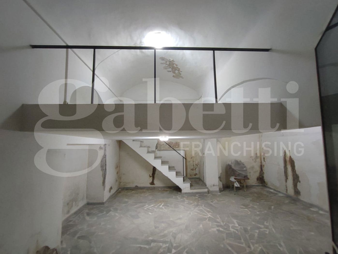 Monolocale da ristrutturare a Napoli