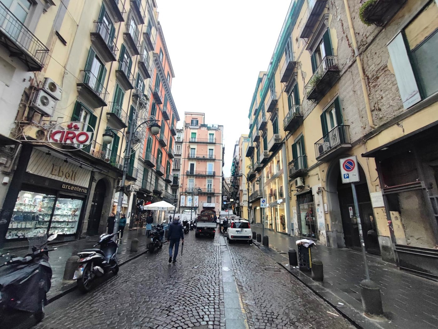 Monolocale arredato in affitto a Napoli