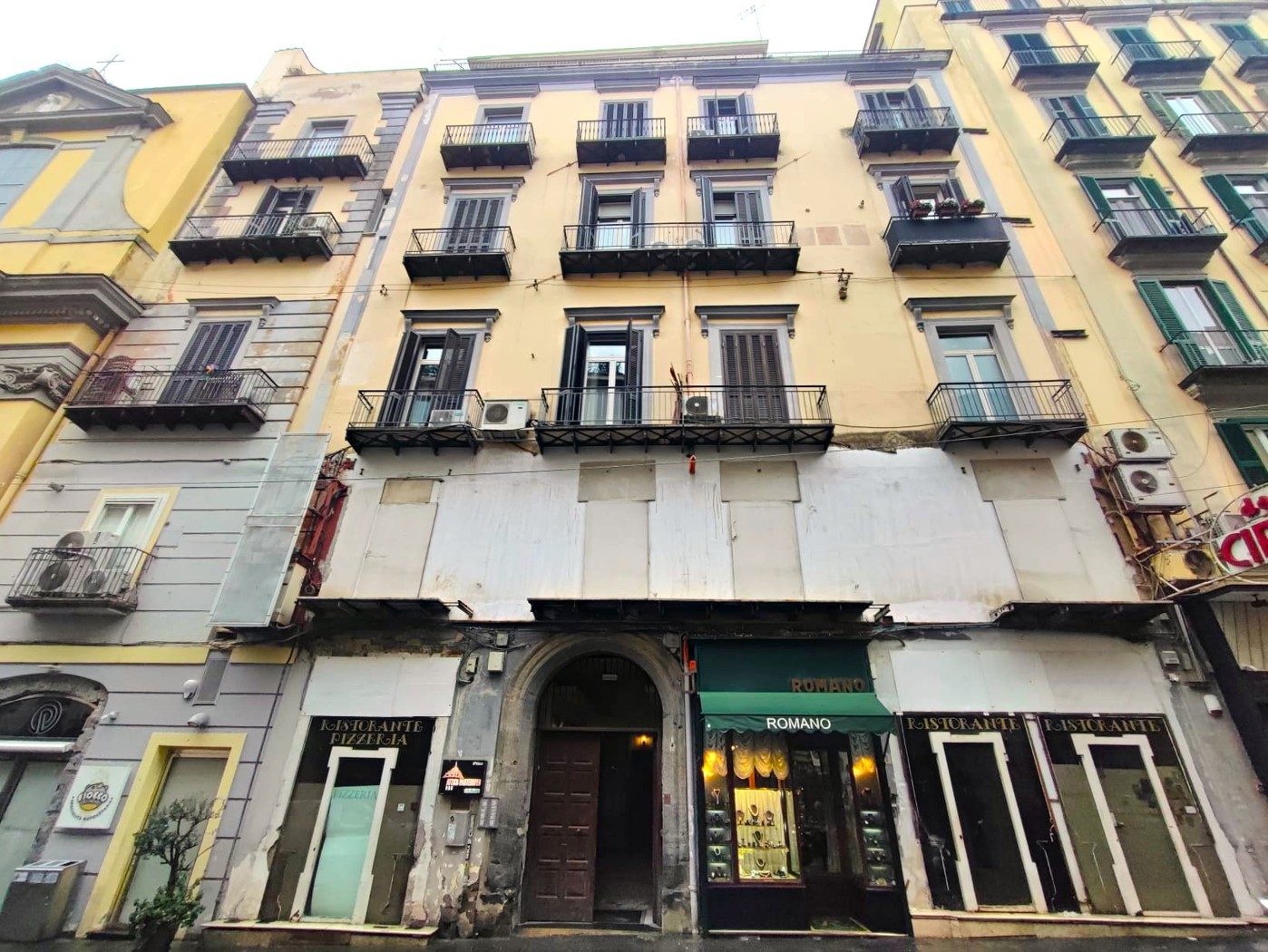 Monolocale arredato in affitto a Napoli