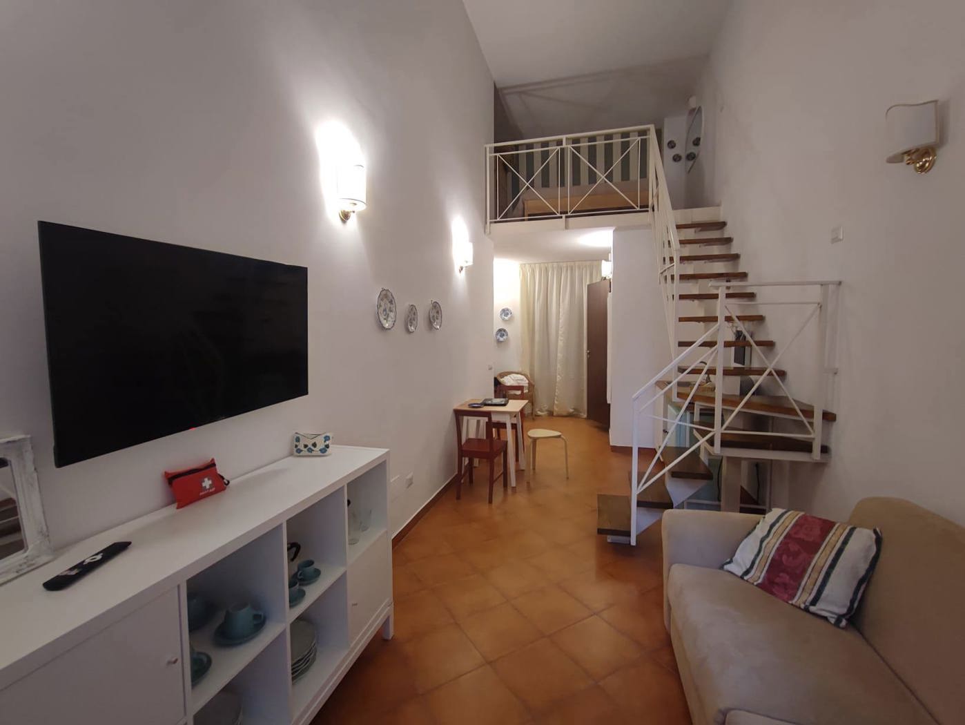 Monolocale arredato in affitto a Napoli