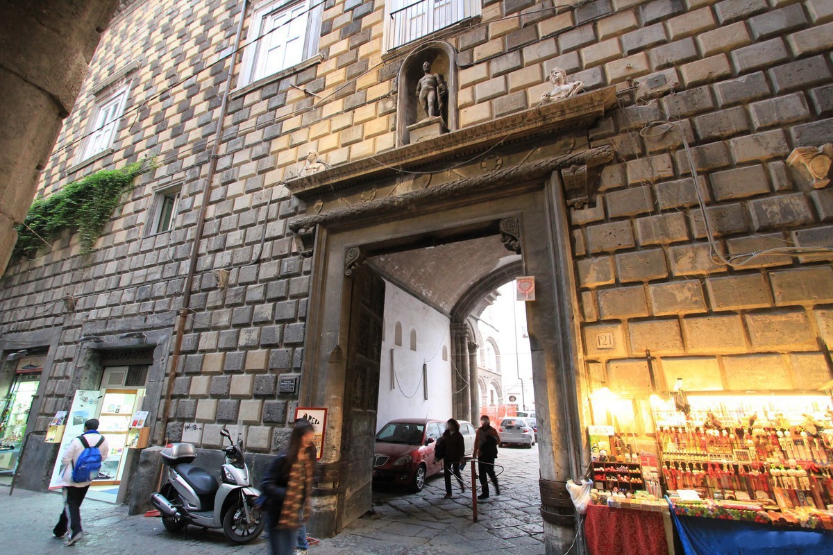 Monolocale arredato in affitto a Napoli