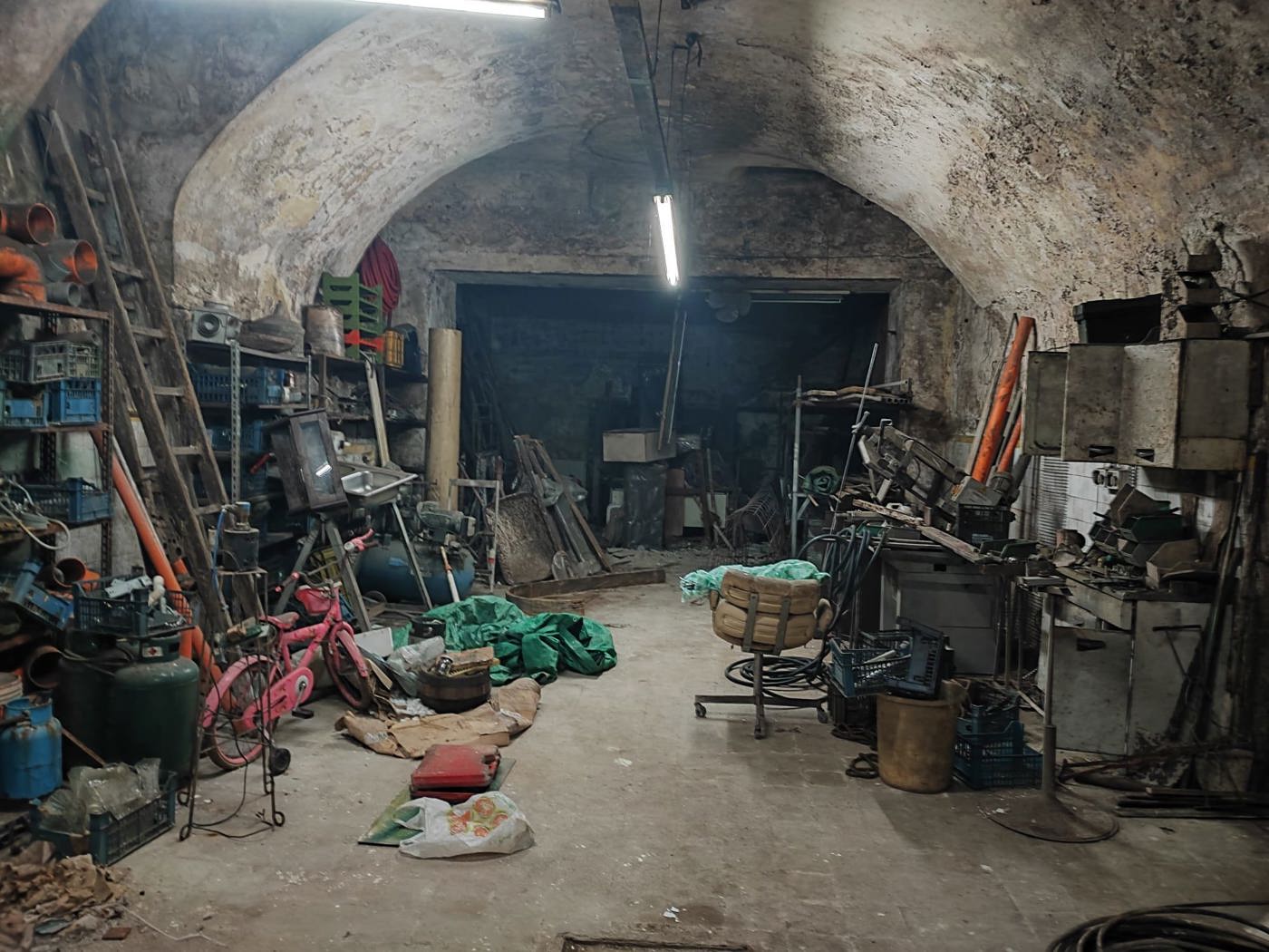 Magazzino in vendita a Napoli