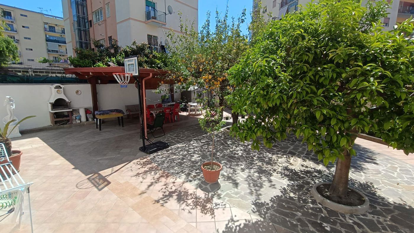 Quadrilocale con giardino a Napoli