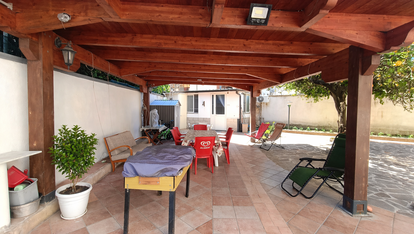 Quadrilocale con giardino a Napoli