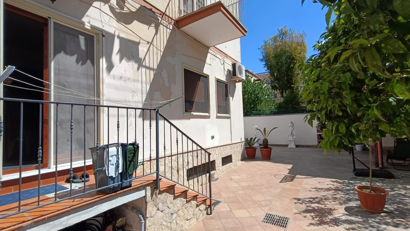 Quadrilocale con giardino a Napoli