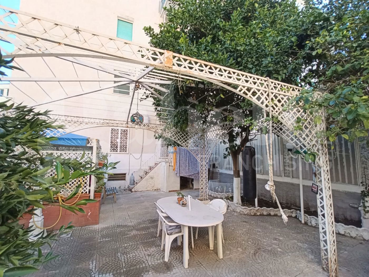 Trilocale con giardino a Napoli