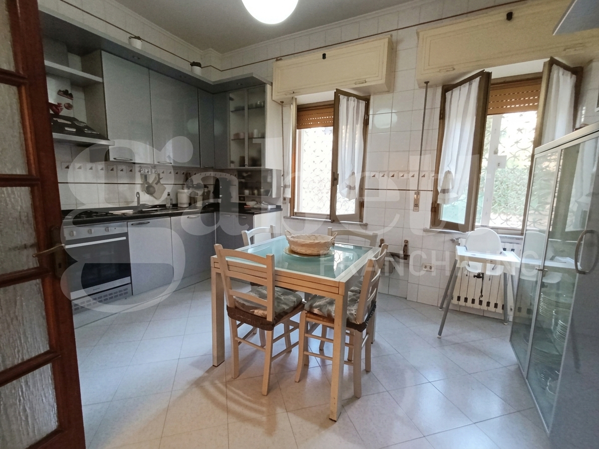 Trilocale con giardino a Napoli