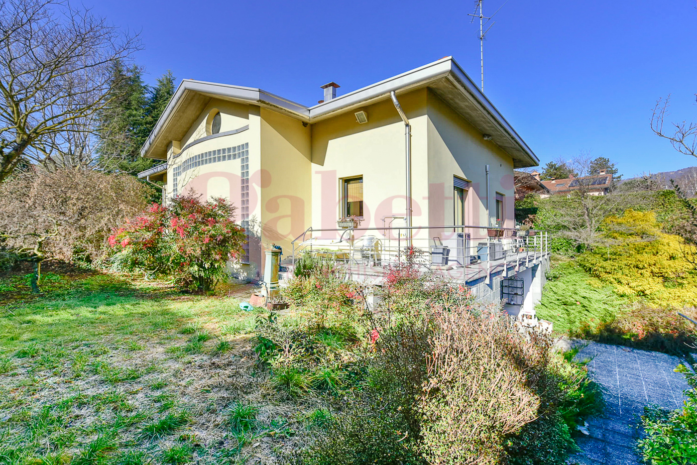 Villa con giardino a Tavernerio