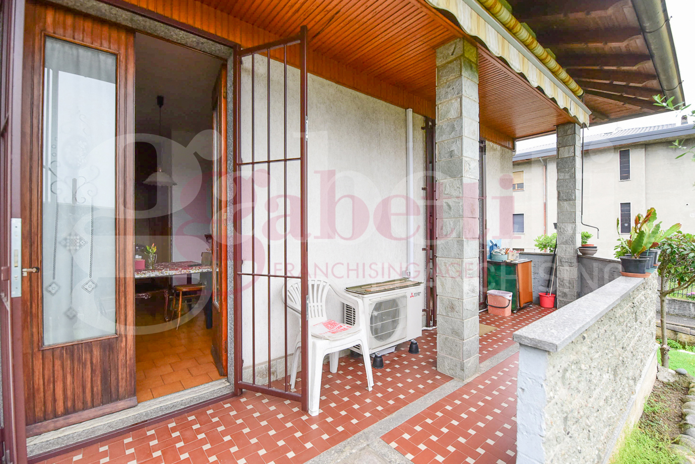 Villa con giardino a Cant�