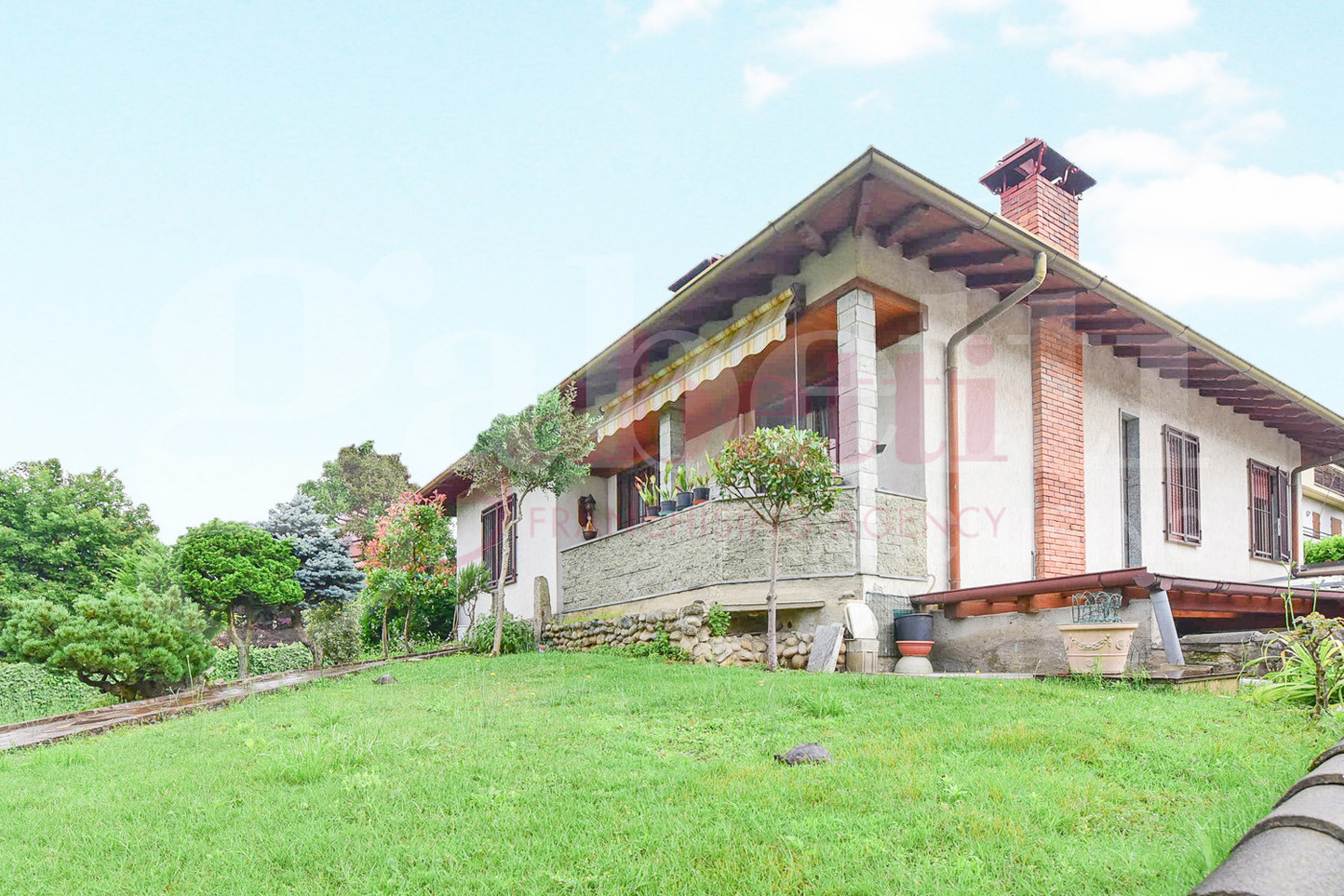 Villa con giardino a Cant�