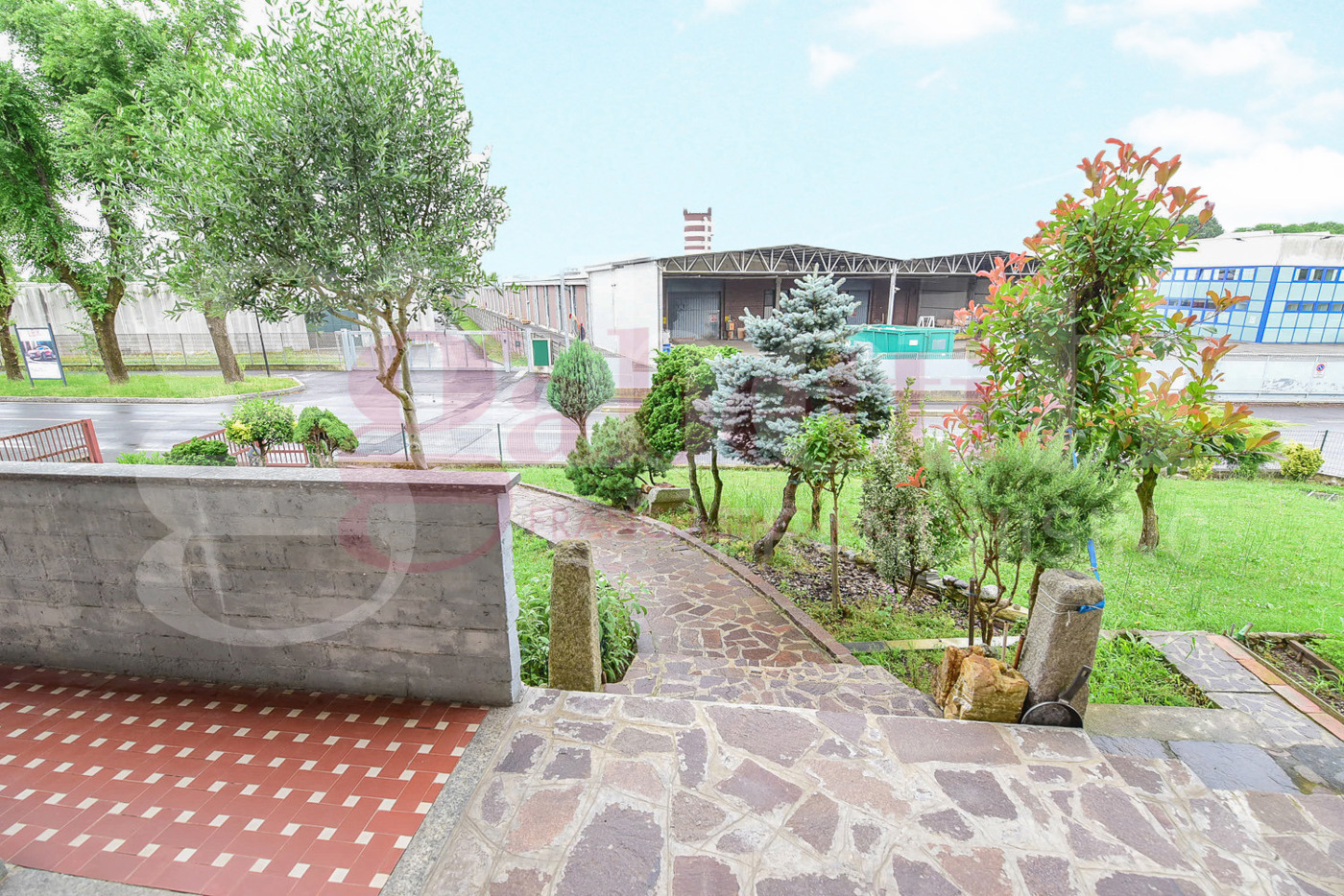 Villa con giardino a Cant�
