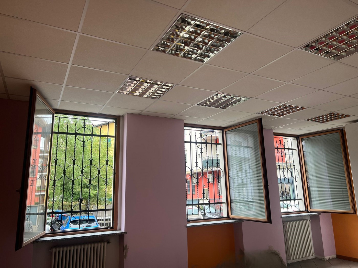 Ufficio in affitto a Cant�