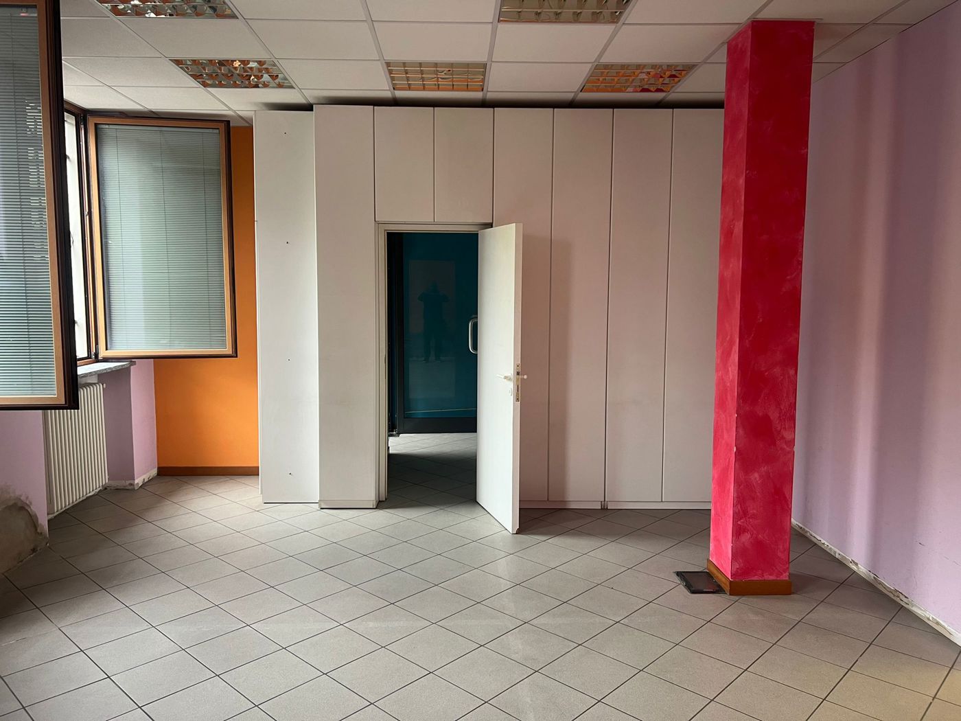 Ufficio in affitto a Cant�