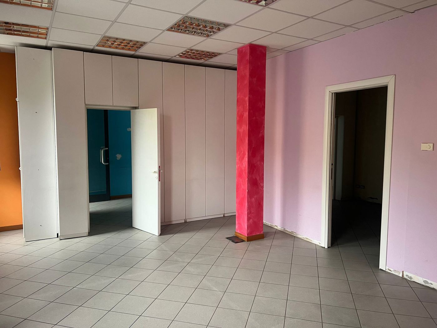 Ufficio in affitto a Cant�