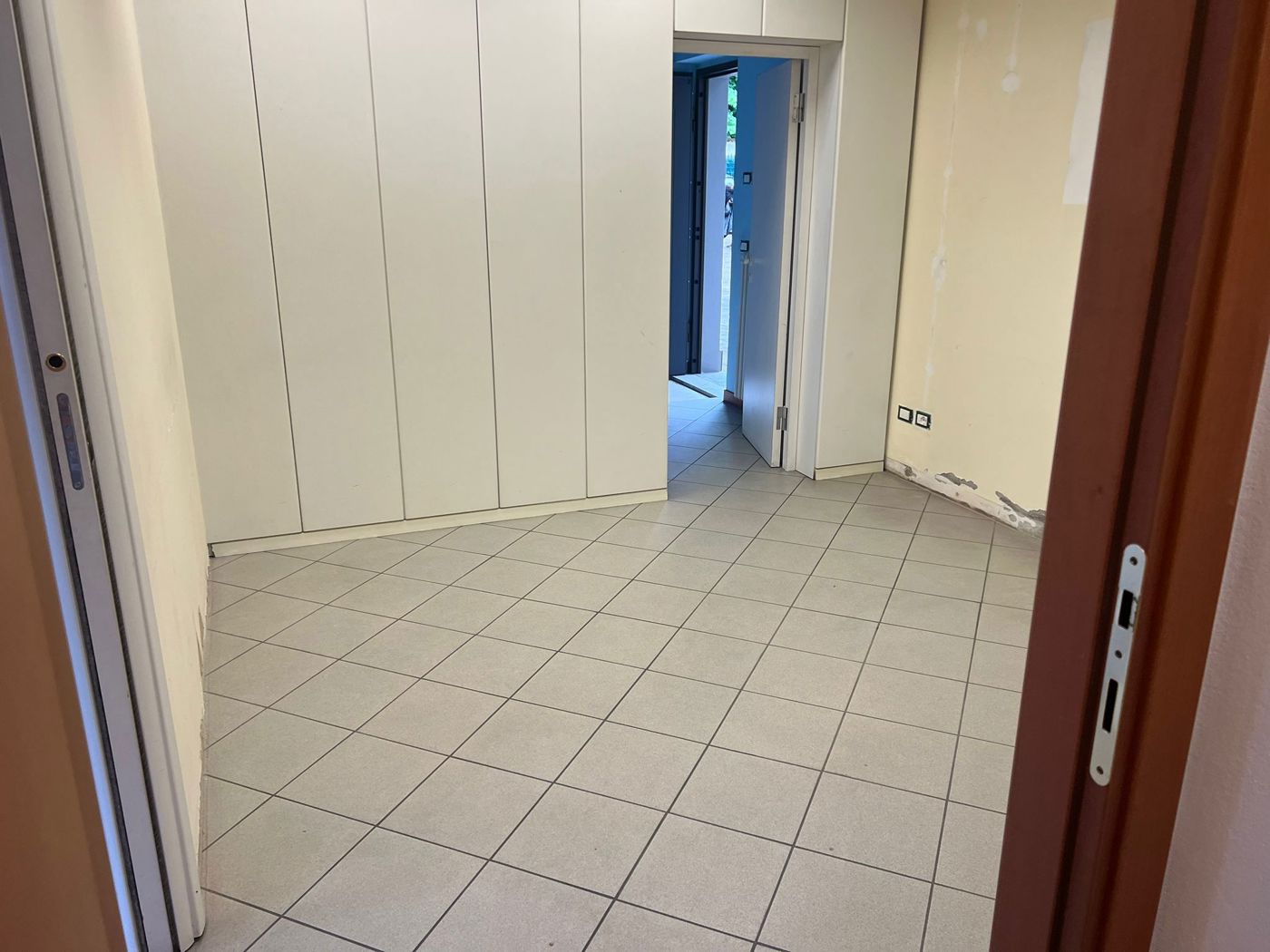 Ufficio in affitto a Cant�