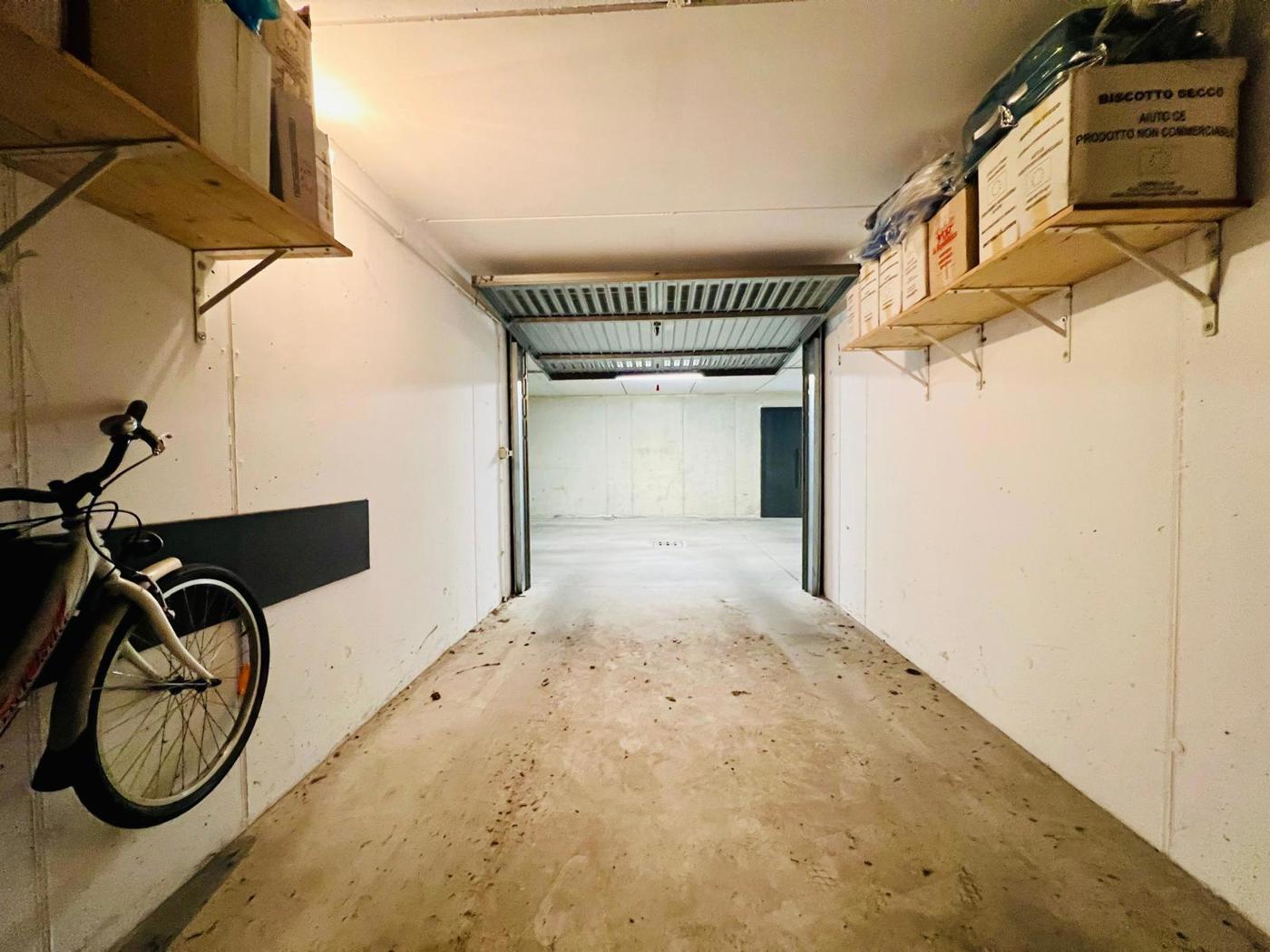 Box/Garage 16mq in vendita a Cabiate