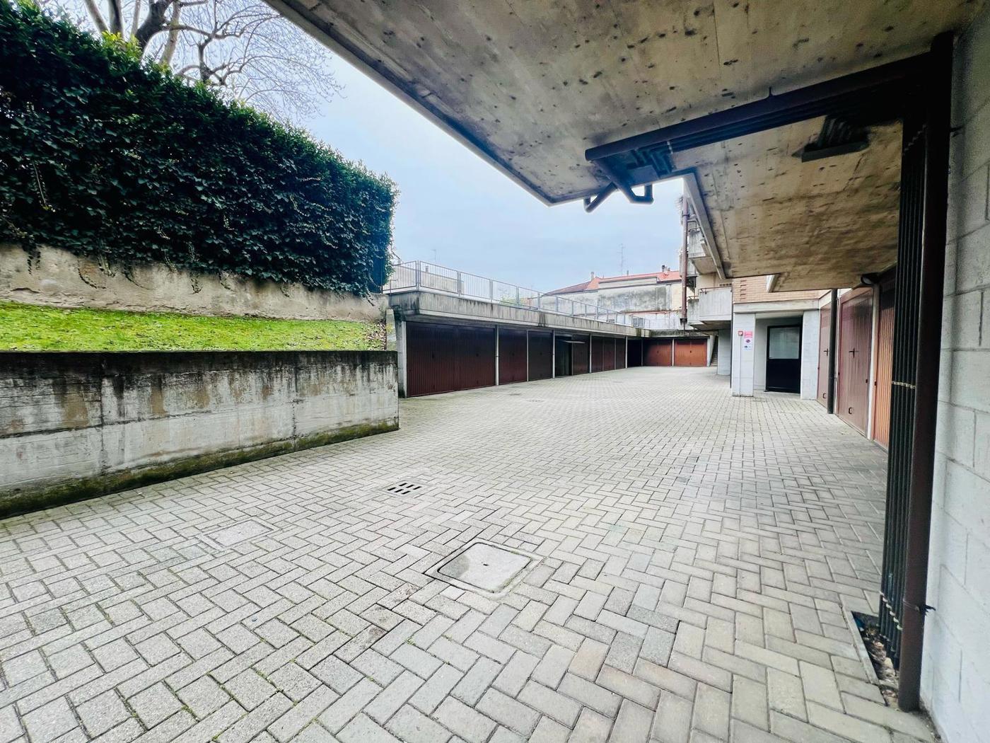 Box/Garage 16mq in vendita a Cabiate