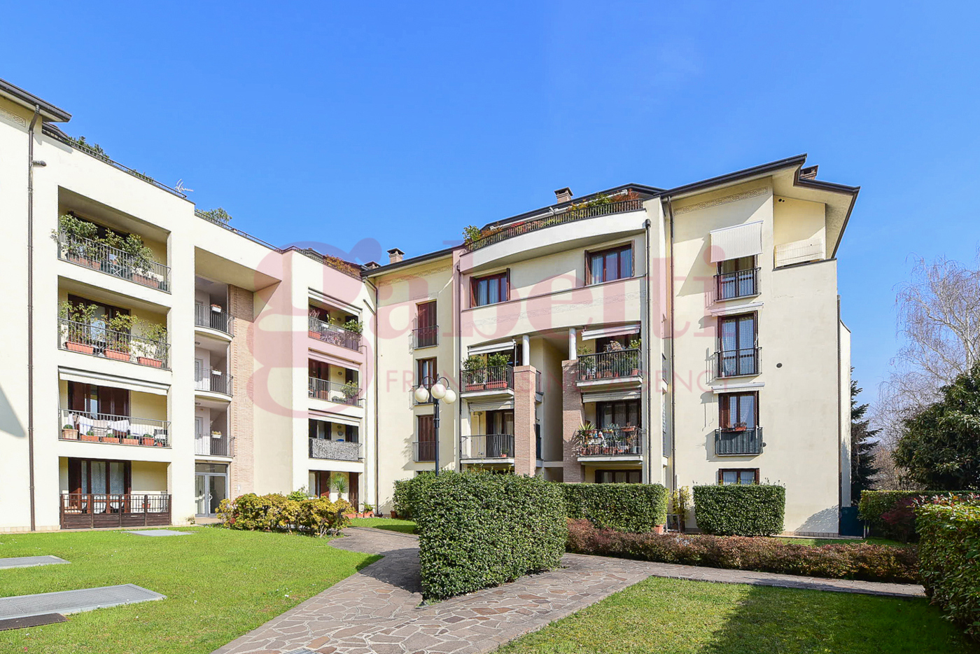 Quadrilocale in vendita a Mariano Comense