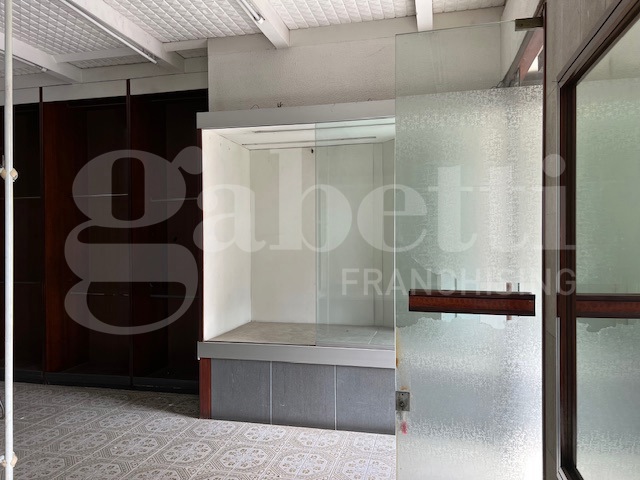 Negozio in vendita a Capua