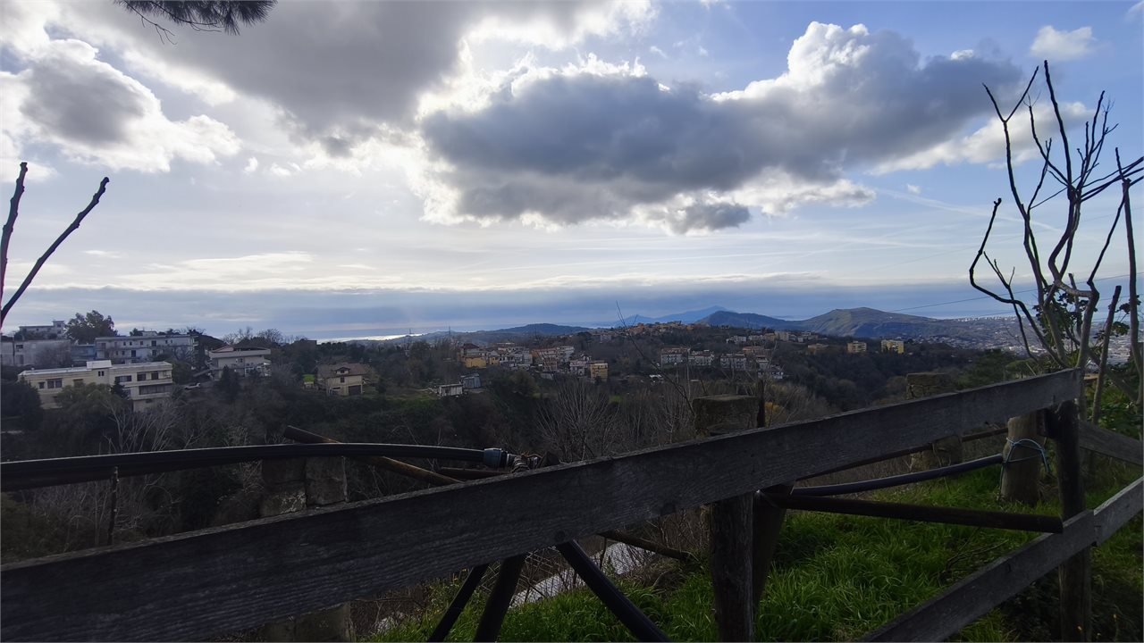 Locale commerciale in vendita a Marano di Napoli