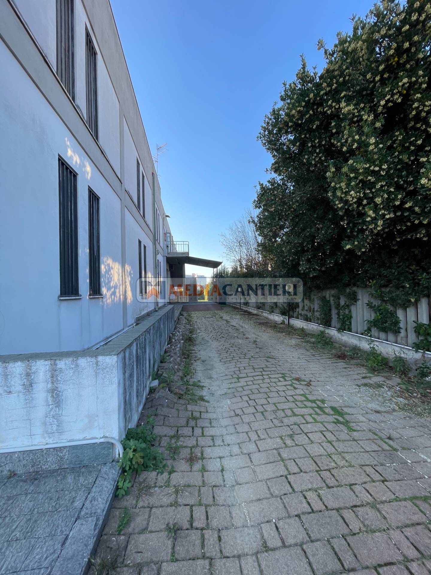 Capannone industriale in vendita a San Giovanni Teatino